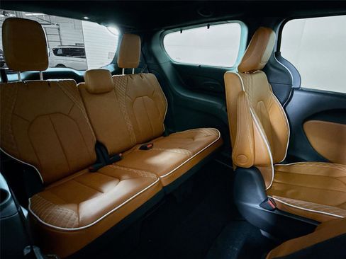 New 2026 Chrysler Pacifica Pinnacle w/ Trailer Tow Group image 24