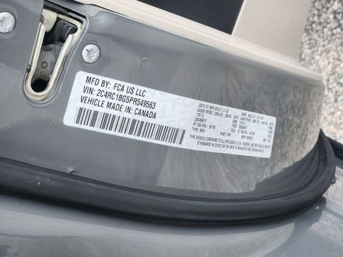 Used 2023 Chrysler Pacifica Touring-L FWD image 34