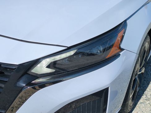 Used 2024 Nissan Altima 2.5 SR FWD image 6