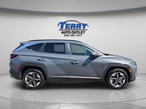 Used 2025 Hyundai Tucson SEL FWD image 1