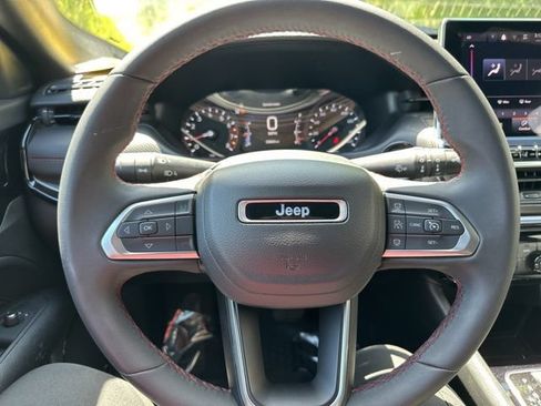 Used 2025 Jeep Compass Trailhawk AWD/4WD image 20