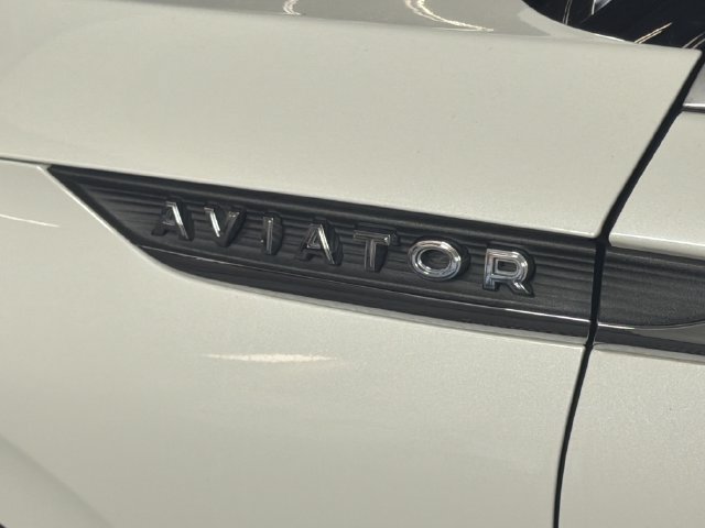 Used 2023 Lincoln Aviator AWD w/ Premium Package image 27