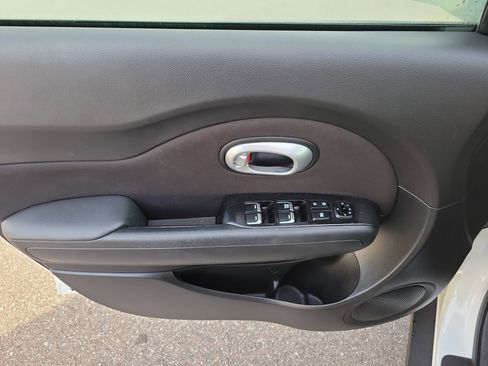 Used 2018 Kia Soul image 19