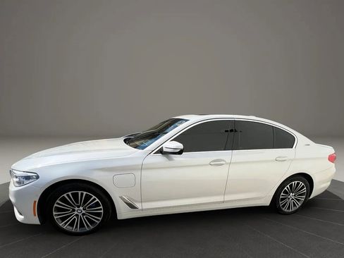 Used 2018 BMW 530e xDrive w/ Premium Package 2 AWD/4WD image 8