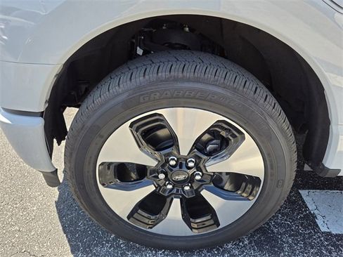 Used 2024 Ford F150 Lightning Platinum image 19