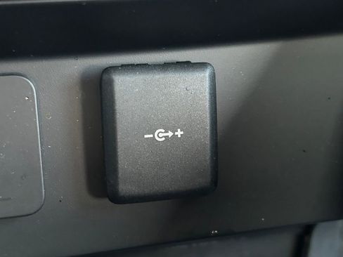 Used 2024 Land Rover Defender 130 Outbound image 34