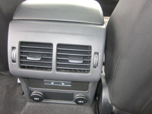 Used 2018 Jaguar XF Premium image 29