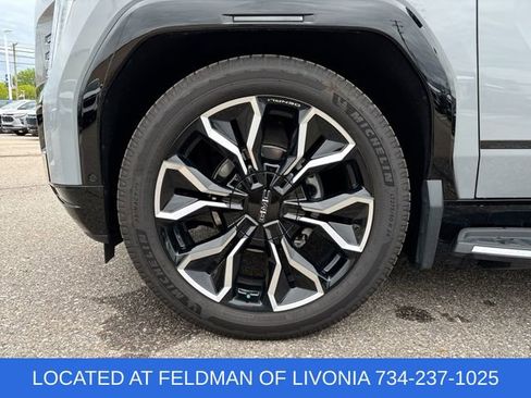Used 2024 GMC Sierra EV Denali AWD/4WD image 33