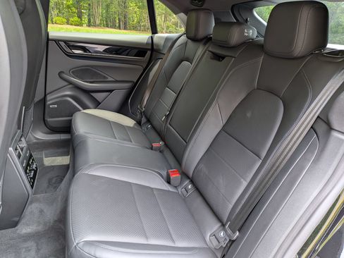Certified 2025 Porsche Macan 4 Electric AWD/4WD image 20