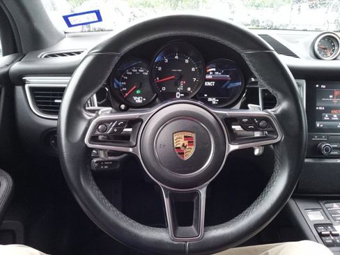 Used 2017 Porsche Macan image 16