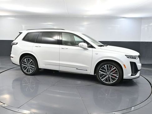 Used 2024 Cadillac XT6 Sport w/ Platinum Package image 3