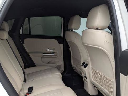 Used 2022 Mercedes-Benz GLA 250 w/ Premium Package image 18