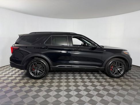 Used 2025 Ford Explorer ST-Line w/ ST-Line Street Pack AWD/4WD image 4