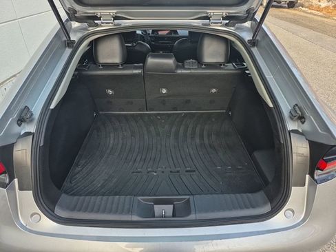 Used 2024 Toyota Prius XLE image 9