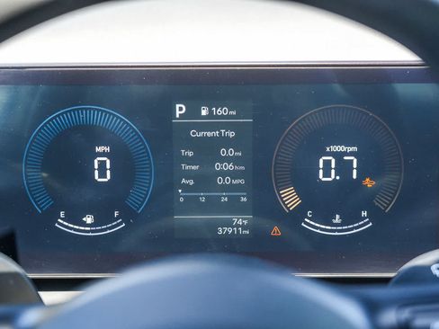 Used 2025 Hyundai Santa Cruz SE FWD image 23