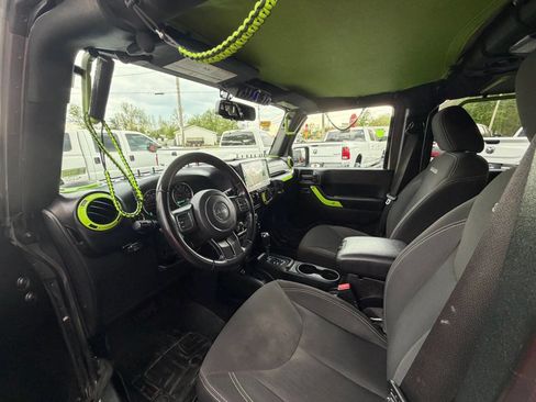 Used 2018 Jeep Wrangler Unlimited Sahara image 13