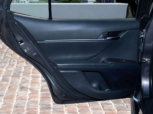 Used 2024 Toyota Camry SE w/ Convenience Package image 11