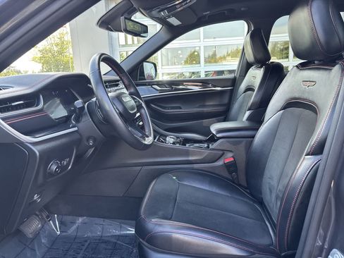 Certified 2022 Jeep Grand Cherokee Trailhawk w/ ADV Protech Group II AWD/4WD image 8