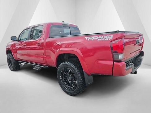 Used 2018 Toyota Tacoma TRD Sport image 7