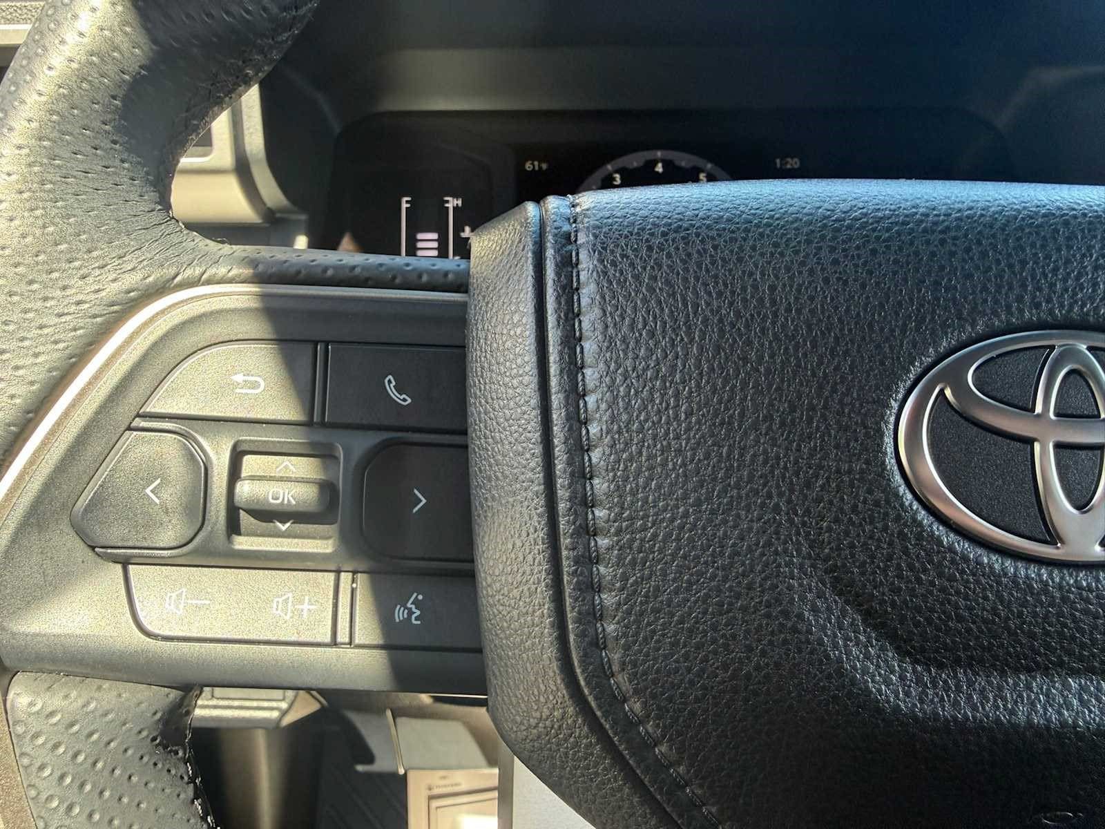 Used 2025 Toyota 4Runner SR5 AWD/4WD image 28