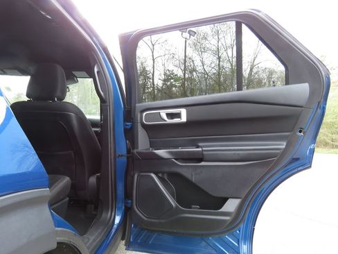 Used 2020 Ford Explorer XLT AWD/4WD image 15