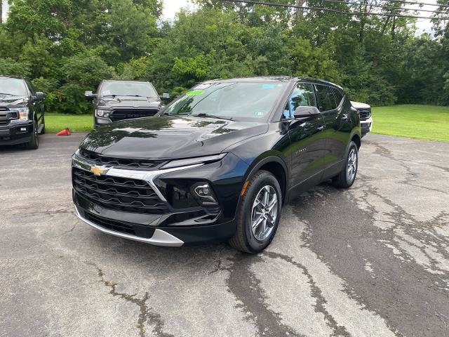 Used 2025 Chevrolet Blazer LT AWD/4WD image 1
