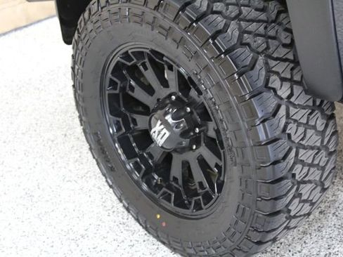 Used 2005 GMC Sierra 2500 SLT w/ Heavy-Duty Power Package image 25