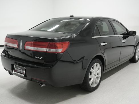 Used 2010 Lincoln MKZ image 4