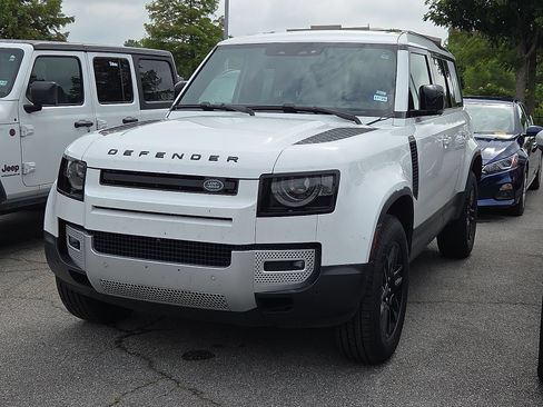 Used 2025 Land Rover Defender 110 S AWD/4WD image 2