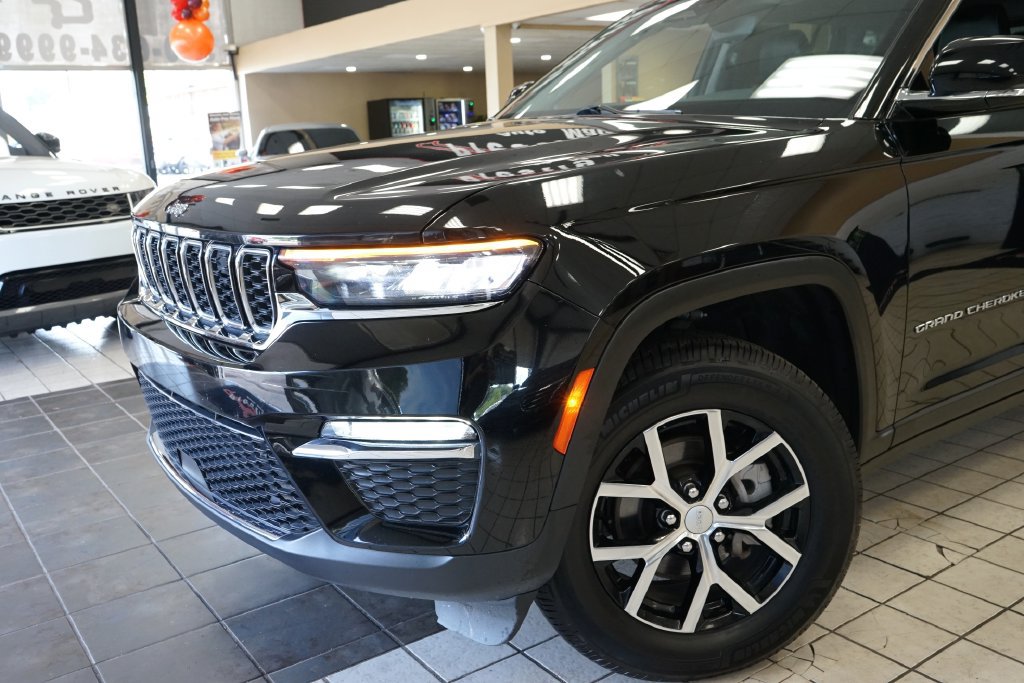 Used 2023 Jeep Grand Cherokee Limited AWD/4WD image 18