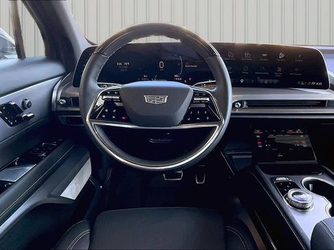 Used 2026 Cadillac Vistiq Luxury AWD/4WD image 2