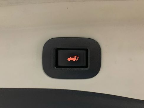 Used 2019 Nissan Rogue SV image 13