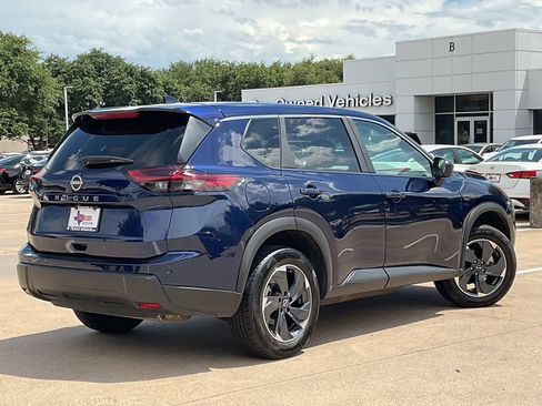 Used 2025 Nissan Rogue SV FWD image 4