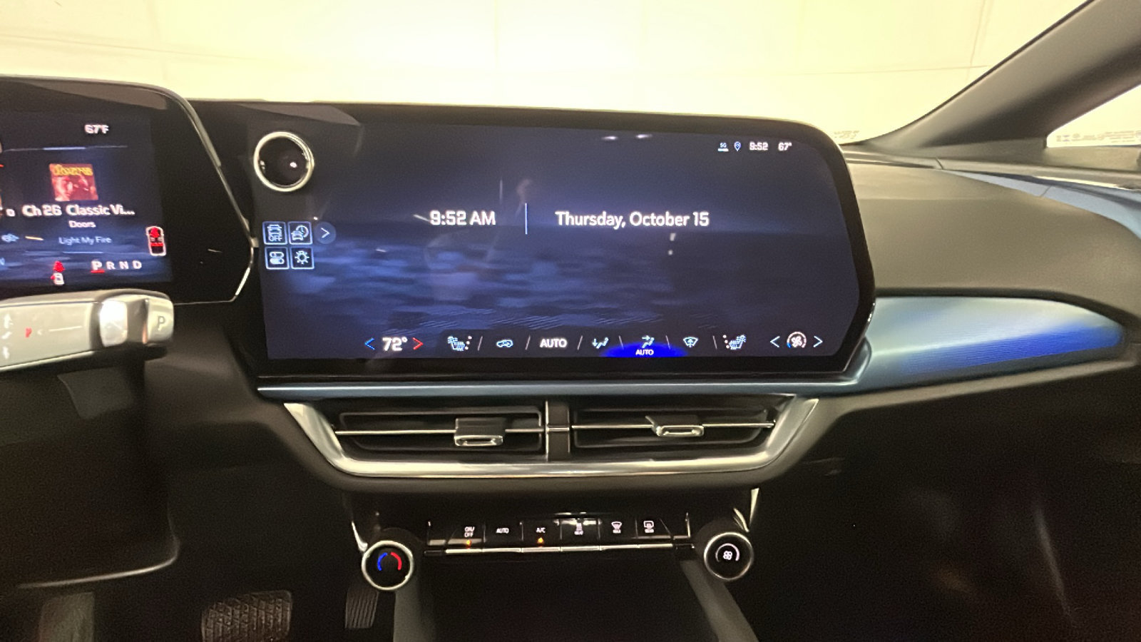 Used 2024 Chevrolet Equinox EV LT FWD image 26