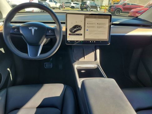 Used 2022 Tesla Model Y Performance image 11
