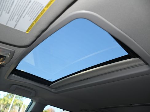 Used 2015 Toyota Sienna Limited image 7