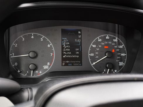 Used 2025 Toyota Corolla LE FWD image 22