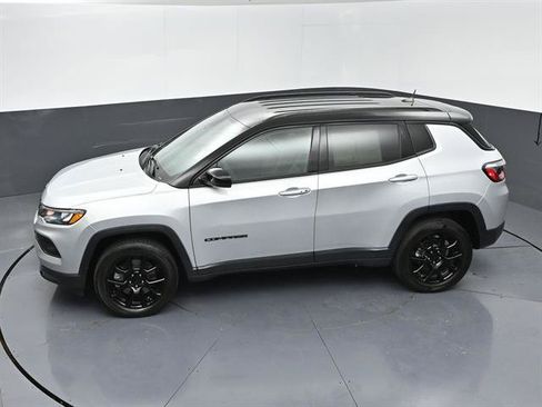 Used 2024 Jeep Compass Latitude w/ Altitude Special Edition AWD/4WD image 40