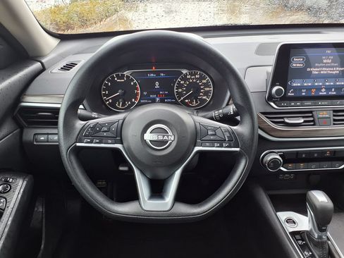 Used 2025 Nissan Altima 2.5 SV FWD image 20