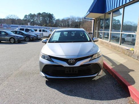 Used 2019 Toyota Camry LE image 2