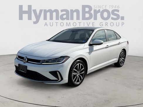 Used 2025 Volkswagen Jetta SE w/ Sunroof Package image 8