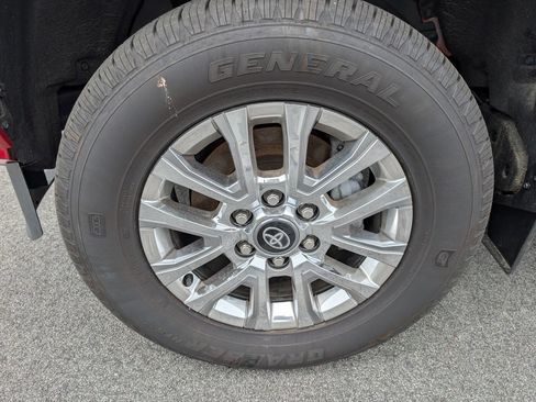 Used 2025 Toyota Tacoma Limited AWD/4WD image 12