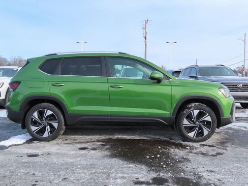 New 2026 Volkswagen Taos SE AWD/4WD image 2