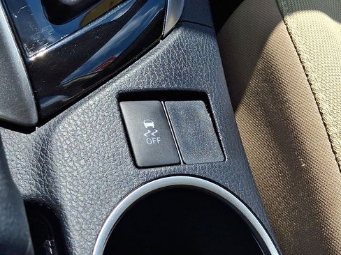 Used 2017 Toyota Corolla LE w/ Carpet Mat Package (TMS) FWD image 23