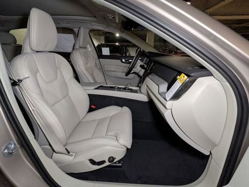 New 2025 Volvo XC60 B5 Ultra w/ Protection Package Premier image 29