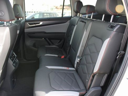 Used 2025 Volkswagen Atlas Peak Edition SE image 20