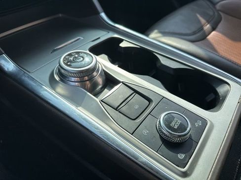 Used 2023 Ford Explorer King Ranch w/ Technology Package image 11