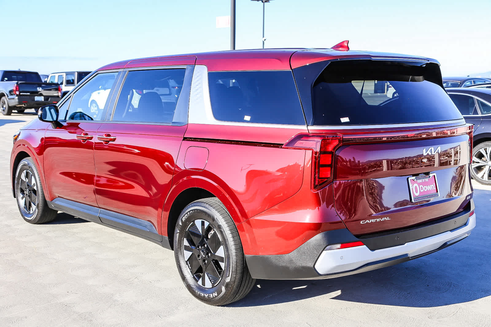 Used 2026 Kia Carnival LXS FWD image 6