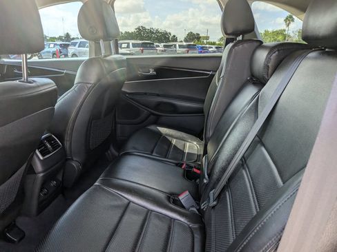 Used 2019 Kia Sorento FWD image 18