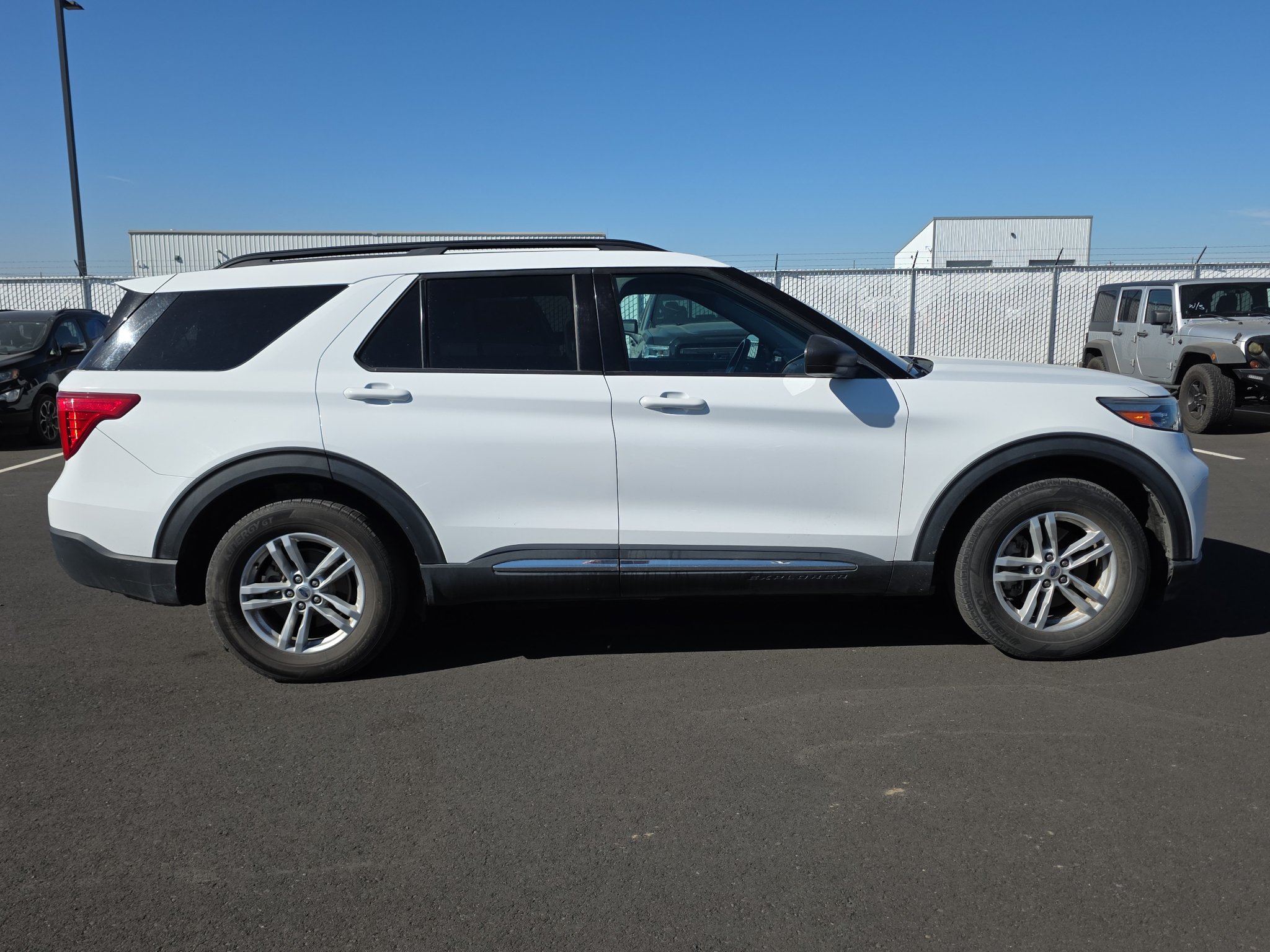 Used 2022 Ford Explorer XLT w/ Class IV Trailer Tow Package AWD/4WD image 9
